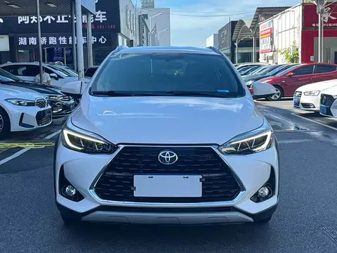 Toyota Yaris, фото 1