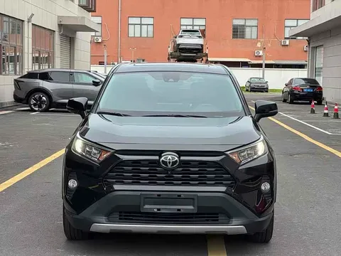 Toyota RAV4, фото 1