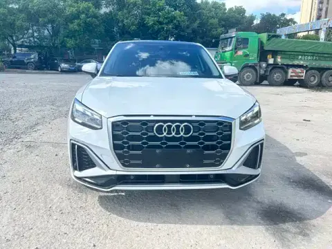 Audi Q2L, фото 1