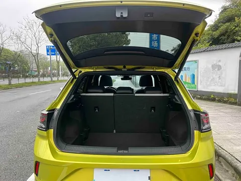 Volkswagen T-ROC, миниатюра 13