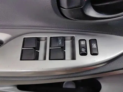 Toyota YARiS L, миниатюра 9