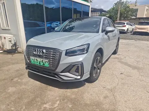 Audi Q2L e-tron