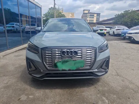 Audi Q2L e-tron, миниатюра 2