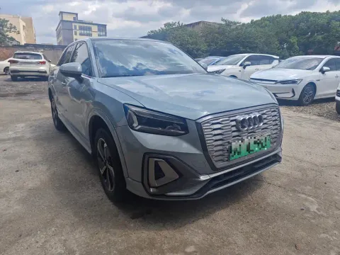 Audi Q2L e-tron, миниатюра 3
