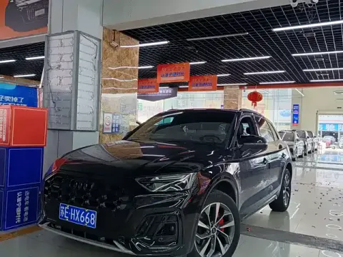 Audi Q5L, фото 1
