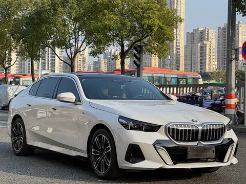 BMW 5, фото 1
