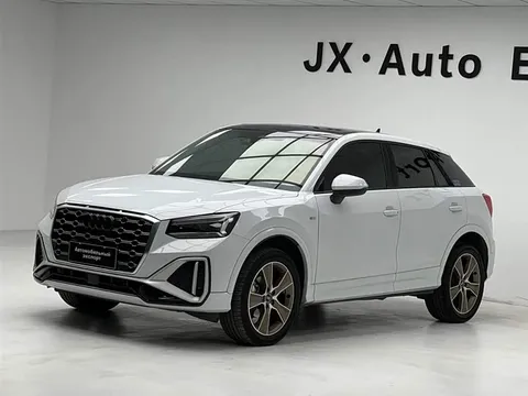 Audi Q2L, фото 1